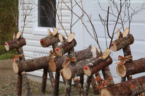 Diy Wooden Reindeer Yard Art, Reindeer Out Of Wood, Reindeer Logs, Christmas Logs, Log Reindeer, Log Snowman, Diy Christmas Reindeer, Log Crafts, Ren Geyiği