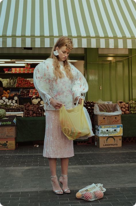 Kitchen Editorial Fashion, Supermarket Pictures, Zara Photoshoot, Zara Photography, Shopping Photoshoot, Street Editorial, Street Style Photoshoot, Shop Photoshoot, Colorful Fashion Photography