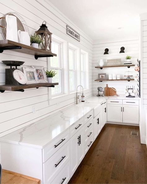 L Shaped Kitchen Cabinets, Farmhouse Kitchen White, White Farmhouse Kitchen, Accent Wall In Kitchen, Shiplap Kitchen, Shiplap Backsplash, White Kitchen Backsplash, White Shaker Kitchen, Shiplap Accent Wall