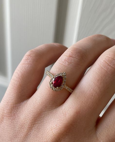 Ruby Ring Aesthetic, Eloping Wedding, Real Ruby Rings, Ruby Engagement Ring Gold, Gold Ring With Ruby, Pandora Bracelet Charms Ideas, Mens Bracelet Designs, Rubin Ring, Ruby Ring Vintage