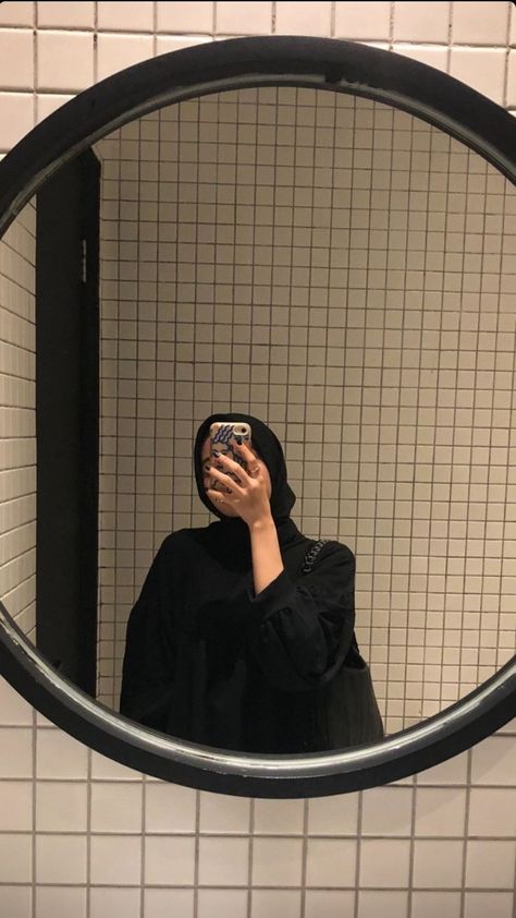 Foto Cewe Aestethic Hijab, Foto Miror, Photo Hijab, Muslim Style, Girls Mirror, Hijab Aesthetic, Hijabi Aesthetic, Mirror Selfie Poses, Muslimah Aesthetic