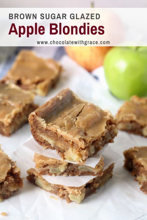 Apple Blondies with Brown Sugar Frosting are easy and the best apple bars on the internet. This recipe is spiced with apple pie spices and is a perfect fall dessert recipe. #apple #appleblondies #applepiebars #brownsugarfrosting Apple Blondies Recipe, Apple Crumb Bars, Apple Dessert Pizza, Apple Baking, Fall Desserts Apple, Apple Blondies, Brown Sugar Frosting, Baked Apple Dessert, Fall Apple Recipes