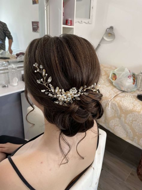 #wedding #hairstyles Kebaya Hairstyle, Hairstyles For Weddings The Bride, Hairstyle For Long Gown, Hair Do Wisuda, Peinados Para Xv Años, Hairdo Wisuda, Debut Hairstyles, Wedding Low Bun, Quinceanera Hairstyle