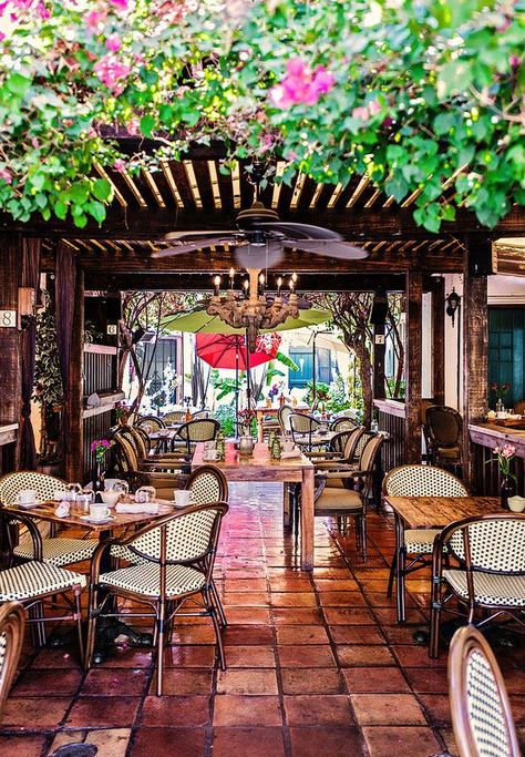 17 Essential Palm Springs Restaurants, Winter 2018 - Eater LA Palm Desert Restaurants, Palm Springs Bach, Palm Springs Restaurants, Palm Springs Mid Century Modern, Palm Springs Aesthetic, Palm Springs Architecture, Palm Desert California, Farm Restaurant, Palm Springs Bachelorette