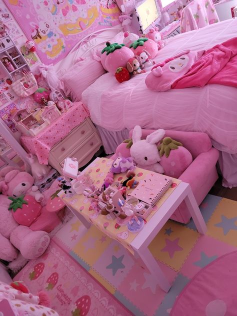 Kawaii Room Ideas, Hello Kitty Room Decor, Hello Kitty Bedroom, Kawaii Bedroom, Hello Kitty Rooms, Otaku Room, Pet Play, Pink Room Decor, Kawaii Room Decor