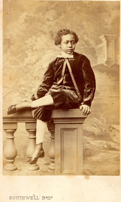 Portrait of Prince Alamayu, son and heir of Emperor Tewodros II of Ethiopia, wearing western ("American") clothing and sitting on a balustrade Ethiopian History, Ethiopian Art, History Of Ethiopia, Black Kings, Black King And Queen, Black Royalty, Haile Selassie, African Royalty, Black Jesus