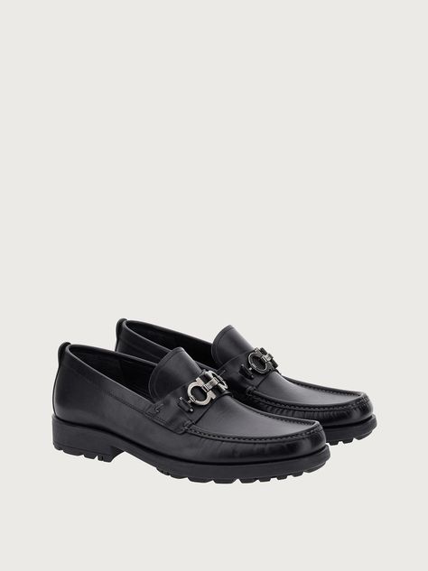 Moccasin with Gancini ornament - Shoes - Men - Salvatore Ferragamo UK Ferragamo Shoes Mens, Ferragamo Men, Moccasins Mens, Ferragamo Shoes, Belt Accessories, New Wardrobe, Salvatore Ferragamo, Loafers Men, Moccasins