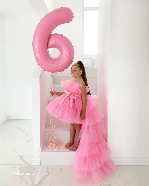 Barbie Photoshoot, Birthday Pose, Princess Photo Shoot, Barbie Birthday Party, Girl Birthday Decorations, Kids Dress Wear, Fun Photoshoot