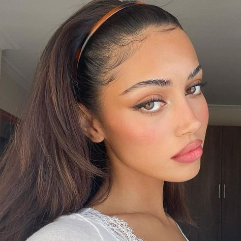 Instagram post by Cindy Kimberly • Dec 26, 2021 at 7:22pm UTC Ideas De Maquillaje Natural, Smink Inspiration, Cindy Kimberly, Natural Makeup Looks, Girls Makeup, Pretty Makeup, Cute Makeup, Aesthetic Makeup, Up Girl