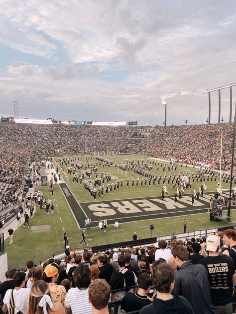 indiana, purdue, football, gameday, college, tailgate, boilermakers, boiler up, west lafayette #purdue #boilermakers #football #collegefootball #college #indiana Purdue University Aesthetic, Purdue Volleyball, Purdue Football, University Of La Verne, College Football Gameday, 2024 Manifestations, West Lafayette Indiana, College Tailgate, College Tailgating