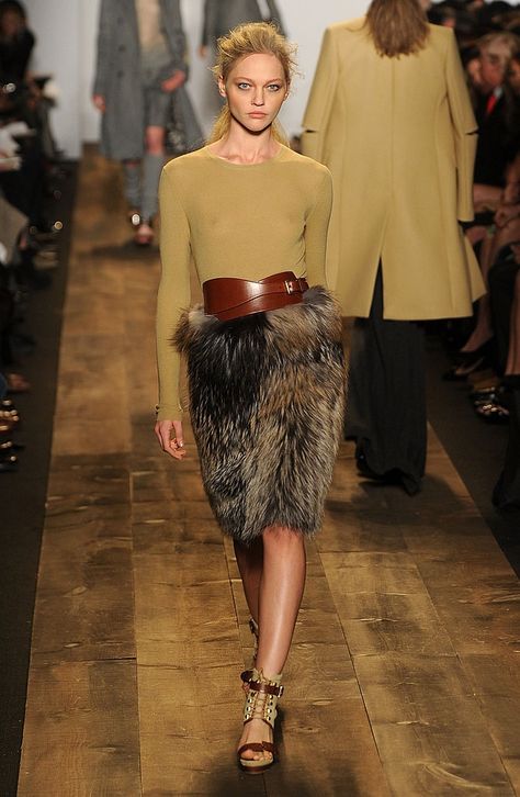 Michael Kors inspo from Catwalk Fur Skirt, Michael Kors Fall, 2010 Fashion, Popsugar Fashion, Wild Woman, American Classic, Womens Fashion For Work, Casual Chic Style, Fashion Over 40