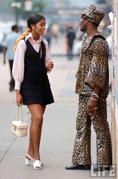 1960s-Fashion---The-New-York-Look-1969 Mode Disco, Istoria Modei, Looks Adidas, 60s 70s Fashion, 70s Inspired Fashion, Sixties Fashion, Looks Party, Looks Street Style, Modieuze Outfits