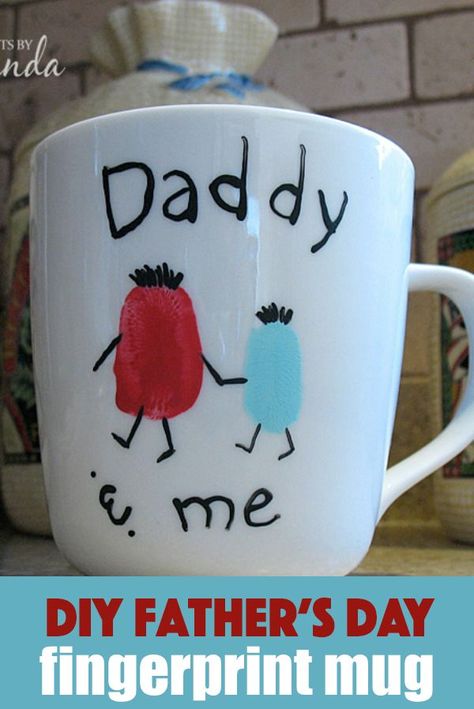 This adorable Father's Day mug uses a child's fingerprint to create a cute daddy and me message. The perfect keepsake gift for dad! Coffee Mug Crafts, Diy Father's Day, Easy Fathers Day Craft, Diy Gifts For Dad, Mug Crafts, Diy Father's Day Gifts, Cool Fathers Day Gifts, Cadeau Diy, Father's Day Diy