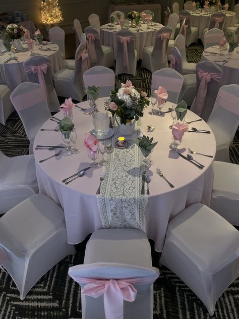 Banquet Set Up, Pink And Gray Birthday Party Ideas, Sweet 16 Party Ideas Light Pink, Debut Set Up Ideas, Sweet 16 Party Ideas Princess Theme, Pink Quince Tables, Pink And White Quinceanera Decorations, Quince Room Set Up, Quince Set Up Ideas