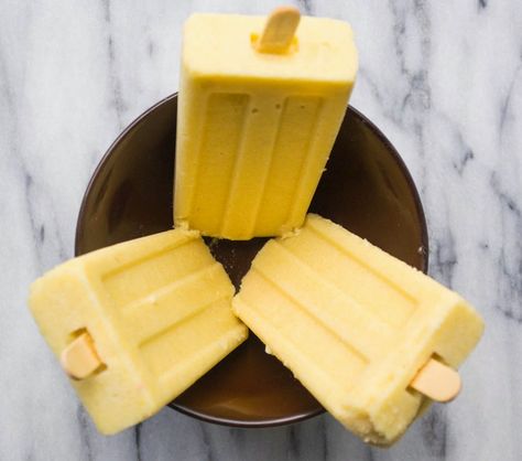 Kitchen Cheetahs: Copy-Cat Outshine Mango Frozen Fruit Bars or Full-O-Fruit Pops Dole Whip Popsicles, Popcicles Recipes, Pineapple Popsicles, Frozen Fruit Bars, Healthy Popsicle Recipes, Coconut Popsicles, Healthy Popsicles, Fruit Pops, Homemade Popsicles