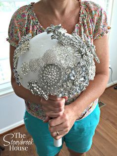 Brooch Bouquet Diy, Jeweled Bouquet, Bouquet Jewelry, Diy Bridal Bouquet, Crystal Bouquet, Bridal Brooch Bouquet, Wedding Brooch Bouquets, Vintage Jewelry Crafts, Brooch Diy