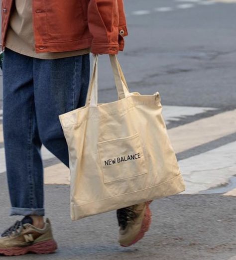 Tote Bag Product Photography, Tote Bag Photography Ideas, Tote Bag Photoshoot, Tote Bag Photography, Met Gala Dresses, Tods Bag, Coffee Shot, Street Style Bags, Poster Design Inspiration