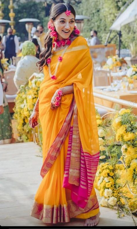 Haldi Sari, Haldi Look For Bride, Pakistani Bridal Hairstyles, Haldi Ceremony Outfit, Haldi Dress, Bengali Saree, Haldi Outfits, Indian Wedding Bride, Haldi Outfit