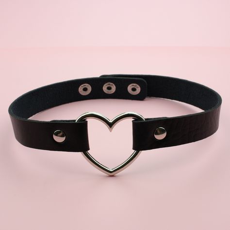 Black Collar Choker, Heart Choker Aesthetic, Choker Drawing, Alt Choker, Leg Choker, Emo Choker, Chokers Aesthetic, Heart Choker Collars, Cute Chokers