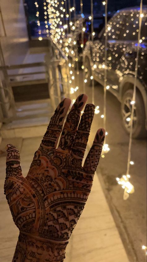 Diwali Snap Streak, Diwali Snap Ideas, Mehendi Snapchat Story, Diwali Snapchat Story, Mehendi Snap, Shadi Aesthetic, Diwali Snap, Diwali Dp, Mehndi Aesthetic