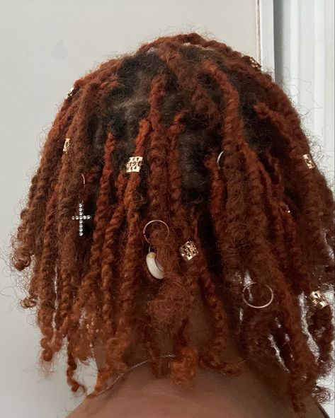 Loc Jewelry Aesthetic, Starter Locs Aesthetic, Locs With Shells Jewelry, Dreads With Jewellery, Sea Shells On Locs, Hair Jewelry Locs, Hair Charms Aesthetic, Locs Decoration, Locs Aesthetic Faceless