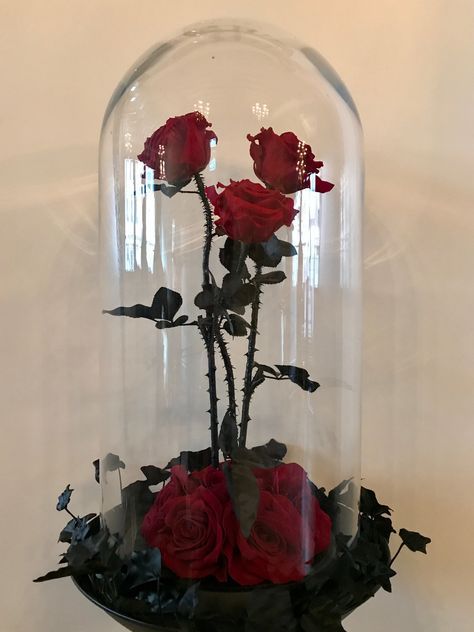 Victorian Goth Quinceanera Theme, Victorian Themed Wedding Decoration, Halloween Theme Quinceanera, Dark Red Centerpieces, Emo Quinceanera Theme, Black And Red Wedding Theme Decor, Vampire Theme Quinceanera, Vampire Sweet 16, Goth Centerpieces