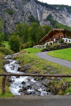 Lauterbrunnen Switzerland, Switzerland Travel, Beautiful Places To Travel, Places Around The World, Amazing Nature, Nature Pictures, Beautiful Views, Nice View, Beautiful Landscapes