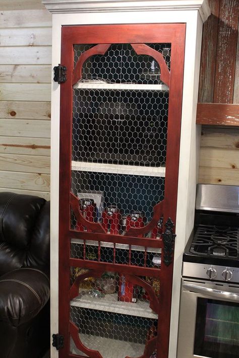 Screen Door Pantry, Vintage Screen Doors, Red Screen, Kitchen Carts, Western Farmhouse, Diy Screen Door, Fall Decor Diy Crafts, Remodel Diy, Laundry Room Doors