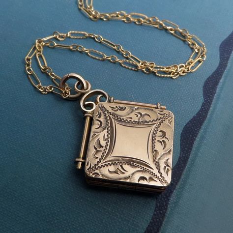 Vintage Modernist Jewelry, Photo Of A Woman, Mexican Silver Jewelry, Vintage Jewelry Antique, Victorian Locket, Gold Locket Necklace, Antique Locket, Group Project, Vintage Lockets