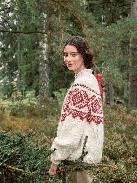 Work Sweaters, Nordic Sweater, Extra Yarn, The Giver, Cozy Gift, Fair Isle Knitting, Fair Isle Sweater, Chunky Yarn, Christmas Knitting