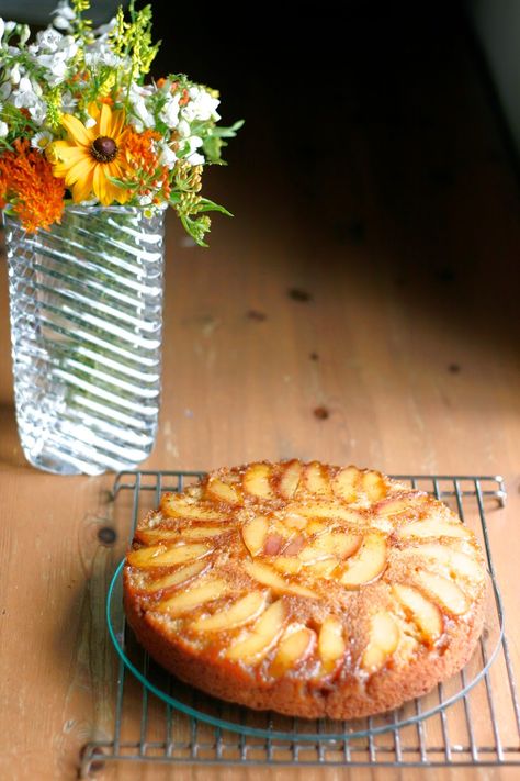 Nectarine Cake, Summer Fruit Desserts, Nectarine Recipes, Apple Pie Recipe Homemade, Opening A Bakery, My Favorite Recipes, Baking Kitchen, Raisin Cookies, Oatmeal Raisin