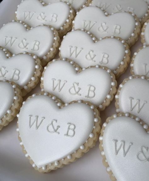 Wedding Shower Aesthetic, Dessert Tables Wedding, Pearl Bridal Shower, Reception Desserts, Wedding Shower Cookies, Bridal Cookies, Decor Engagement, Tables Wedding, Bridal Shower Inspo