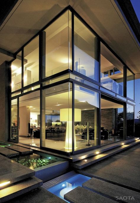 Sumptuous double volume space in Cape Town: Montrose. Glass Architecture, Double Volume, Trendy House, Casa Patio, House Modern, Modern Glass, Glass House, Beautiful Architecture, Dream Homes