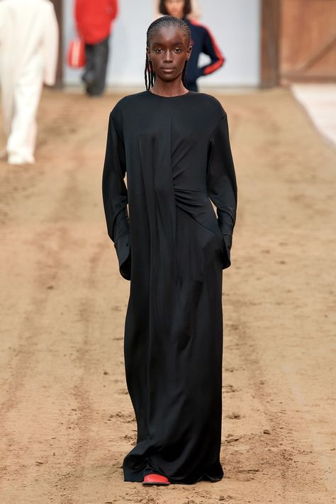 Fall 2023 Ready To Wear, 2023 Ready To Wear Collection, Fall 23, Wool Sweaters Womens, 2023 Ready To Wear, Runway Trends, Dressy Dresses, Fall 2023, Fashion Show Collection