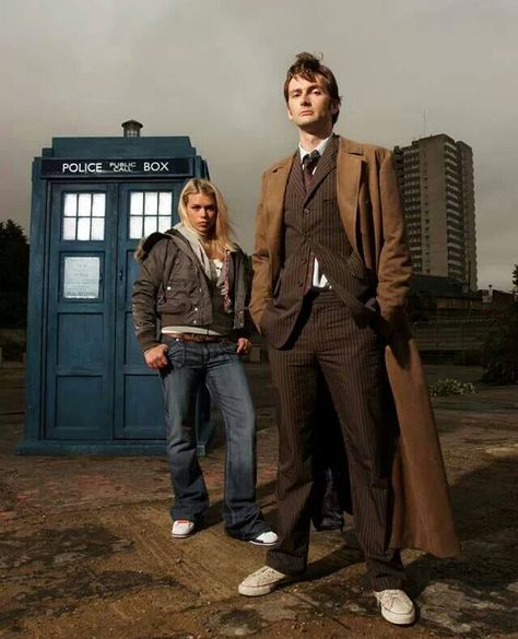 David Tennant Photo Of The Day - 17th April:  One of the first promo shots as the Tenth Doctor (with Billie Piper as Rose Tyler) - April 200 Doctor Who Costumes, Rose And The Doctor, The Great Doctor, Doctor Who Tv, Fraggle Rock, Billie Piper, 10th Doctor, Rose Tyler, Tenth Doctor