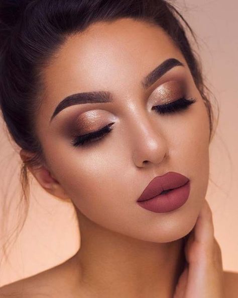 Nice winter look, really easy Dark Pink Lipstick, Pink Lipstick Makeup, Soft Smokey Eye, Smokey Eye Makeup Look, Wedding Hairstyles And Makeup, Party Makeup Looks, Reflux Diet, Mekap Mata, Makeup Pengantin