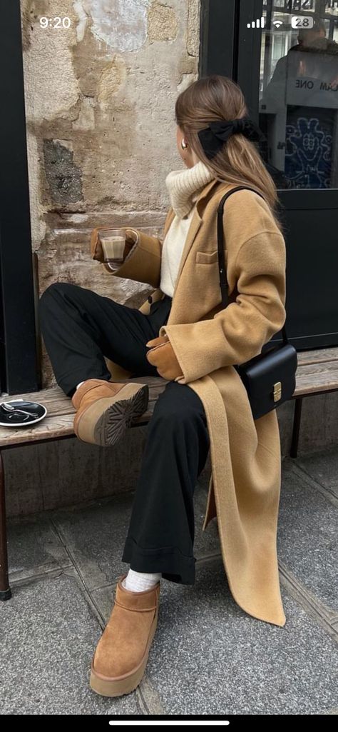 Brown Long Coat Outfit Winter Style, Light Brown Long Coat Outfit, Long Tan Trench Coat Outfit, Light Brown Coat Outfit Winter, Long Brown Wool Coat, Camel Long Coat Outfit, Brown Overcoat Outfit Women, Tan Long Coat Outfit, Brown Coat Outfits