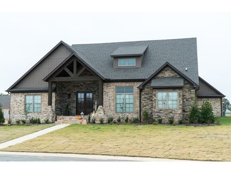 Ranch House Plan Front Photo 01 - 155D-0027 | House Plans and More Open Concept Great Room, Bedroom Rustic, Rustic House Plans, Brick Exterior House, Casa Exterior, Rustic Bedroom, Craftsman House, Free Standing Tub, Exterior Brick