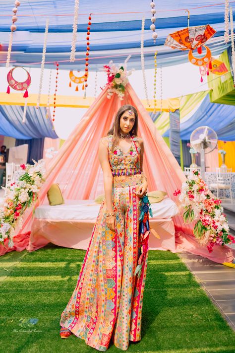 boho mehendi setup, mehendi outfits Boho Mehendi, Mehendi Outfits For Bride, Outfits For Bride, Mehendi Dress, Haldi Outfits, Mehendi Outfits, Wedding Lehenga Designs, Indian Clothes, Wedding Lehenga