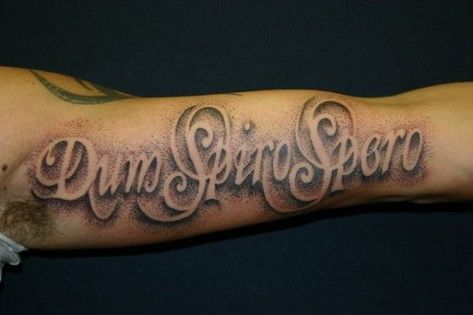 Tattoo Font Ideas for Men Choosing the right font style for your script tattoo as a man can be quite an uphill task. Whether you want a flashy design or a simple minimalistic look, you will be spoilt for choice with the thousands of options available. This tattoo says ‘Dum Spiro Spero’. It is written in a foreign language on the forearm and uses a cursive concept. The background is designed with dots to look spray painted. Tattoos written in other languages are a common practice. Tattoos Letters, Tattoo Writing Styles, Tato 3d, Best 3d Tattoos, Font Tato, Tattoo Font For Men, Letter Tattoos, Tattoo Quotes For Men, Tato Dada