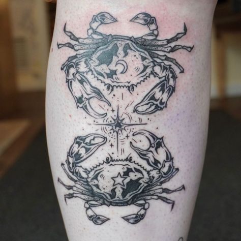 LOVE this crab piece . . . #yegtattoos #yegtattooartist #edmontontattoos #blackworktattoos #crabtattoo | Instagram Crab Tattoo Blackwork, Crab Knee Tattoo, Traditional Crab Tattoo, Crab Tattoo Ideas, Blue Crab Tattoo, Crab Tattoos, Reef Tattoo, Coral Tattoo, Tattoo Animals