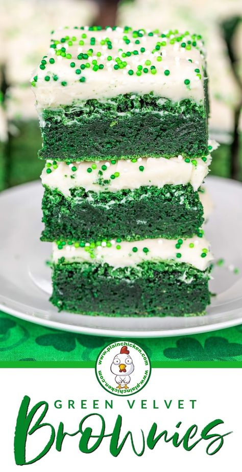 Green Velvet Brownies, St Patricks Desserts, Brownies With Cream Cheese Frosting, Brownies With Cream Cheese, St Patricks Food, St Patrick Day Snacks, Sant Patrick, Velvet Brownies, Cream Cheese Frosting Easy