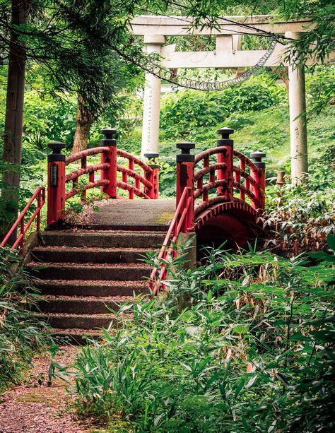 Utatsu Bridge . Japan Japanese Bridges, Pond Bridge, Beautiful Japanese Gardens, Japanese Bridge, Japanese Garden Landscape, Asian Garden, Japan Tattoo, Castle In The Sky, Pretty Landscapes