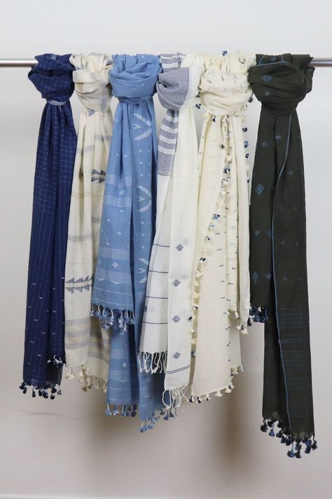 Pashmina Shawl Photography, Stoles And Scarves Ideas, Cotton Scarf Outfit, Shawl Photography Ideas, Cotton Dupatta Designs, Shawl Photoshoot, Scarves Photography, Cotton Scarf Pattern, Jamdani Scarves