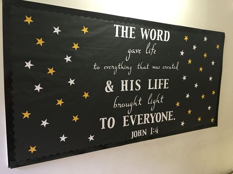 The Word gave life... Memory Verse Bulletin Board Ideas, Christmas Classroom Crafts, Art Projects Christmas, Catholic Bulletin Boards, Space Vbs, Bible Bulletin Boards, December Bulletin Boards, Creative Bulletin Boards, Holiday Bulletin Boards