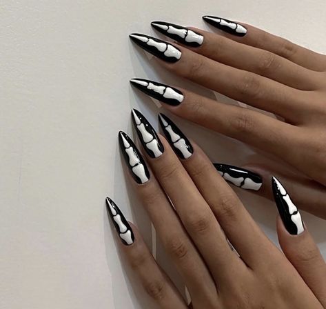 Black nails with Skeleton Design Acrylic Nail Art Halloween, Halloween Press On Nails, Nail Type, Short Nail, Party Nails, Halloween Nail Designs, Nail Length, Nail Nail, Stick On Nails