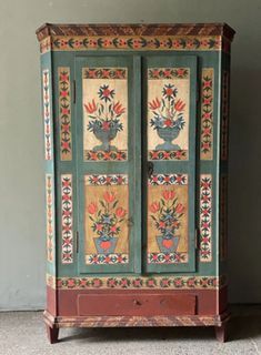 How to paint a folk art cabinet - The House That Lars Built Antique Folk Art Furniture, Hand Painted Folk Art Furniture, Folk Art Furniture Painting Ideas, Folk Art Interior Design, Swedish Painted Furniture, Folk Painted Furniture, Scandinavian Painted Furniture, Folk Art Painted Furniture, Cabinet Painting Ideas