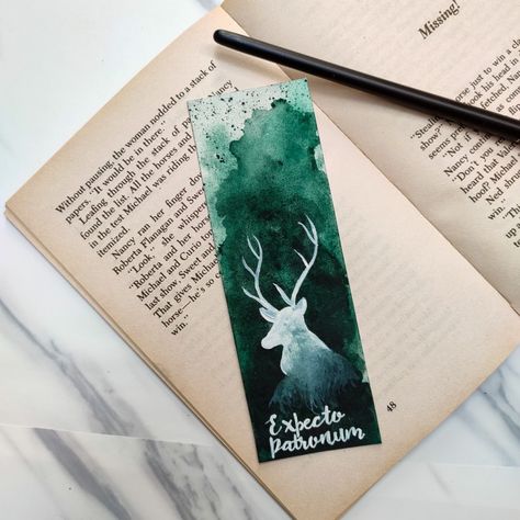 Bookmark Ideas Aesthetic Harry Potter, Harry Potter Bookmark Painting, Harry Potter Inspired Bookmarks, Harry Potter Themed Gifts Diy, Book Mark Harry Potter, Avatar Bookmark, Harry Potter Watercolor Bookmark, Harry Potter Bookmark Ideas, Harry Potter Book Marks