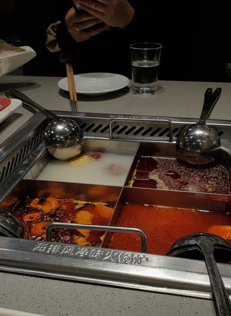 Hot Pot Aesthetic, Chinese Hot Pot, Hotpot Restaurant, Hot Pot Restaurant, Korea Aesthetic, Winter Bucket List, Food Aesthetics, Chinese Chicken, Food Pics