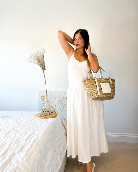 Spring outfit alert: In a sea of white, let your accessories do the talking. Pearls are absolutely a luxurious styling statement for a timeless look🦪 Wearing my gorgeous @monicavinader Heirloom Woven Chain Necklace with a Baroque Pearl Pendant 🤍 a match made in heaven! 🤍🤍 (previously gifted PR Products) ⠀⠀⠀⠀⠀⠀⠀⠀⠀ If you are looking for a Monica Vinader discount code use this link for 20% off (I’ll also add to story highlights under links) https://family.monicavinader.com/s/colourmeinstyle ⠀... Baroque Pearl Pendant, Woven Chain, A Match Made In Heaven, Match Made In Heaven, Monica Vinader, Made In Heaven, Story Highlights, Match Making, Uk Fashion